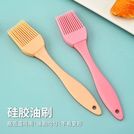 厨房食品级硅胶油刷分体式烧烤刷家用烘焙工具耐高温烙饼刷油刷子 硅胶刷子榜第18名 ¥ 0 .5 限时价 10万+件 退货包运费 先采后付 代发包邮 回头率64% 义乌市正妍日用品有限公司 运费: 获取 下单价: 获取 起订量: 获取 发货时间: 获取 年销量: 21 年销售额: ¥10.29 上架时间: 2023-04-26 (1147天) 开店日