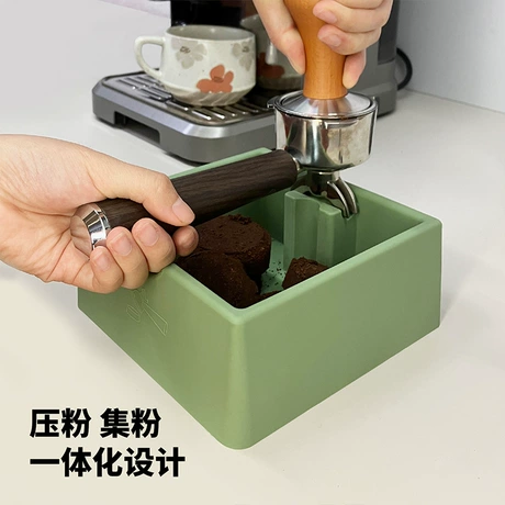 咖啡敲渣桶器具工具废粉饼多功能收纳盒硅胶咖啡粉渣盒手柄布粉器 近39天低价 ｜ 商机组货：咖啡渣桶 ¥ 16 6000+件 退货包运费 先采后付 7天无理由 回头率54% 东莞市昆季实业有限公司 运费: 获取 下单价: 获取 起订量: 获取 发货时间: 获取 年销量: 6 年销售额: ¥96.00 上架时间: 2025-07-11 (328天) 开