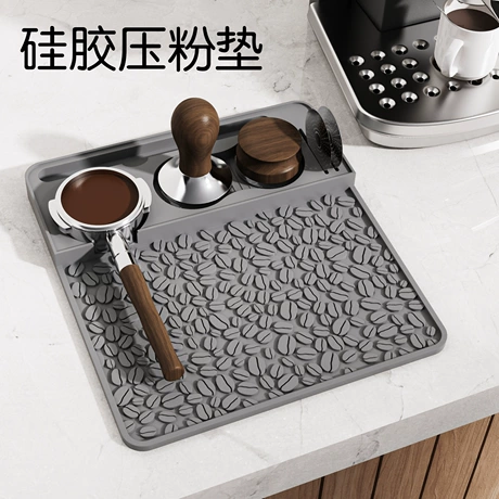 跨境硅胶咖啡压粉垫防滑带凸起边缘吧台垫转角垫压粉锤托盘收纳垫 食品级硅胶 ｜ 咖啡机配件 ｜ 中性 ¥ 6 .5 新人价 2000+件 退货包运费 先采后付 官方物流 回头率62% 东莞市婷峰硅胶有限公司 运费: 获取 下单价: 获取 起订量: 获取 发货时间: 获取 年销量: 2 年销售额: ¥13.00 上架时间: 2026-04-02 (75
