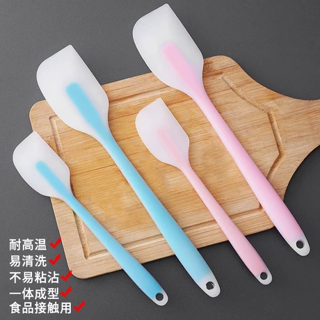 硅胶刮刀一体式抹刀铲刀食品级烘焙工具蛋糕切刀奶油刮板家用铲子 元宝可抵1% ｜ 商机组货：奶茶店专用工具 ¥ 0 .43 新人价 1500+件 退货包运费 3天达 先采后付 回头率48% 义乌市璀达电子商务有限公司