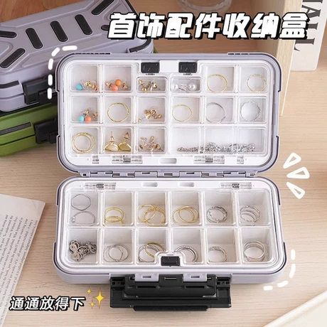 新款首饰收纳盒塑料翻盖可拆卸内格饰品盒大容量项链耳环首饰盒 首单减1元 ｜ 商机组货：多功能收纳盒 ¥ 9 .4 新人价 全网1.8万+件 退货包运费 3天达 先采后付 回头率52% 义乌市创购日用百货有限公司 运费: 获取 下单价: 获取 起订量: 获取 发货时间: 获取 年销量: 248 年销售额: ¥2331.20 上架时间: 2024-08-