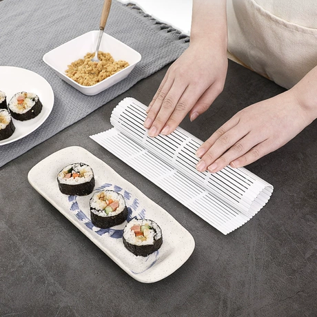 日本进口寿司竹帘卷做紫菜包饭卷帘寿司帘专用帘海苔饭团工具帘子 ¥ 5 .55 30+件 退货包运费 先采后付 7天无理由 回头率51% 义乌市远阳日用百货有限公司 运费: 获取 下单价: 获取 起订量: 获取 发货时间: 获取 年销量: 8 年销售额: ¥44.40 上架时间: 2024-04-08 (788天) 开店日期: 2022-09-15