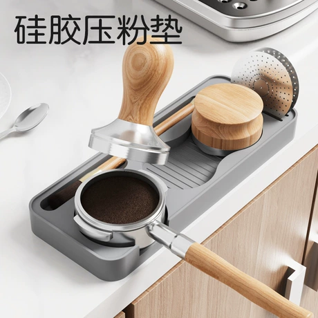 跨境硅胶咖啡压粉垫收纳板粉锤托盘布粉器网片器具收纳垫咖啡机垫 布粉器榜第5名 ¥ 3 .5 新人价 1.3万+件 退货包运费 先采后付 7天无理由 回头率62% 东莞市婷峰硅胶有限公司 运费: 获取 下单价: 获取 起订量: 获取 发货时间: 获取 年销量: 4515 年销售额: ¥29347.50 上架时间: 2025-10-05 (254天)
